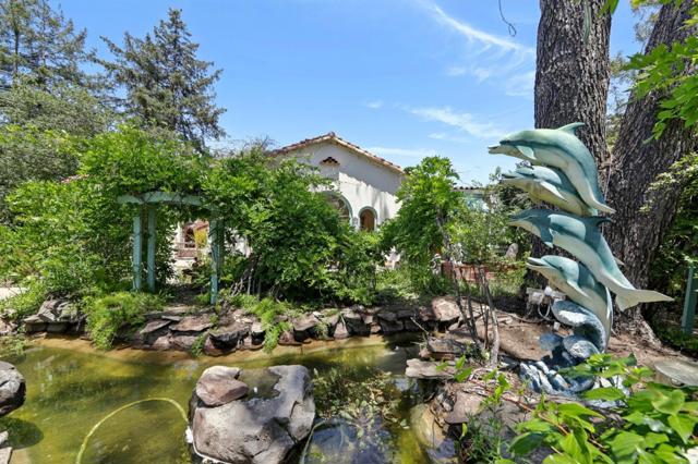 18211 Saratoga Los Gatos Road, Monte Sereno CA: https://media.crmls.org/mediaz/5ecdf2fd-6bb6-46f6-8d38-410235859bbd.jpg