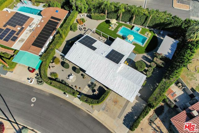 2235 E Paseo Gracia, Palm Springs CA: https://media.crmls.org/mediaz/5ece3551-b9d6-4ee1-928a-7d137cfaef0e.jpg