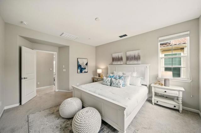 26540 Hayward Boulevard, Hayward CA: https://media.crmls.org/mediaz/5ecf2e40-5eef-47fa-8635-dd30976a346d.jpg