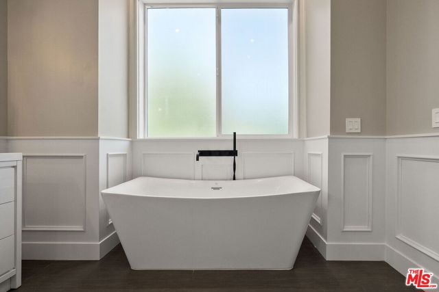 18057 Valley Vista Boulevard, Encino CA: https://media.crmls.org/mediaz/5ecf3ca3-e33d-4aca-9ef8-682e4a2b8ec3.jpg