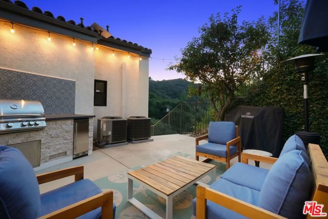 3418 Dorothy Road, Topanga CA: https://media.crmls.org/mediaz/5ecf8a1c-77d5-4995-9382-3a4f79b0f9f7.jpg