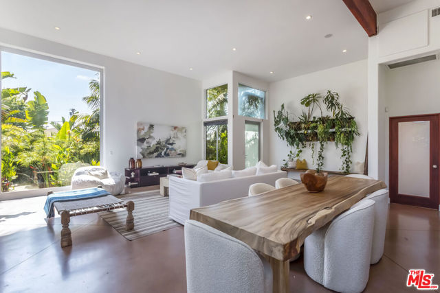 2336 Boone Avenue, Venice CA: https://media.crmls.org/mediaz/5ecf8fdd-7501-4e21-ba40-f527b7e3e6d0.jpg