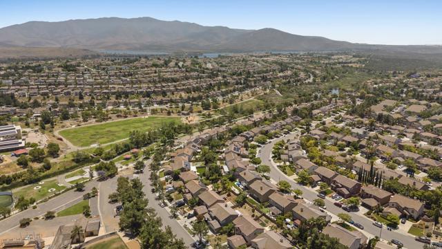 1222 N Creekside Drive, Chula Vista CA: https://media.crmls.org/mediaz/5ecfac9f-fa5b-4a7a-997b-c24eb9f89894.jpg