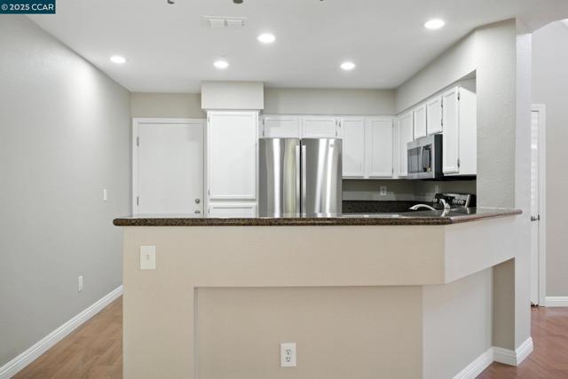 305 Daybreak Court, San Ramon CA: https://media.crmls.org/mediaz/5ecfb125-389a-4e58-9531-653b68733382.jpg