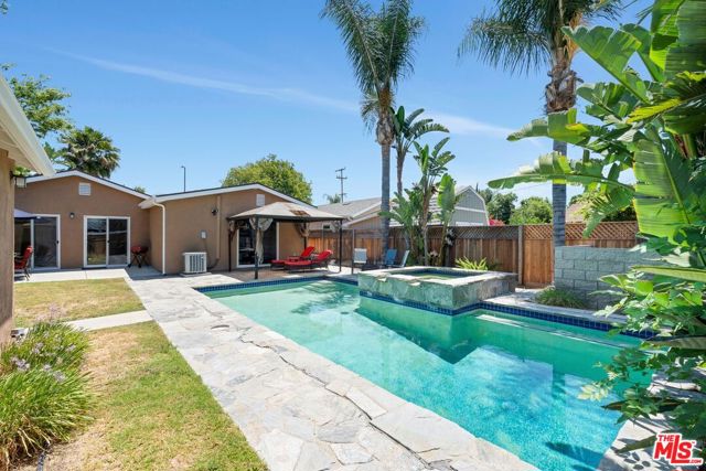 7513 Louise Avenue, Van Nuys CA: https://media.crmls.org/mediaz/5ecfdfc5-d380-4c31-ac2e-c2e9c3e5e13c.jpg