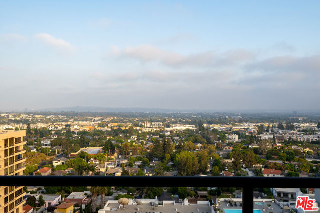10601 Wilshire Boulevard, Los Angeles CA: https://media.crmls.org/mediaz/5ecfe6c5-517a-4e4d-b706-7298d35e681f.jpg