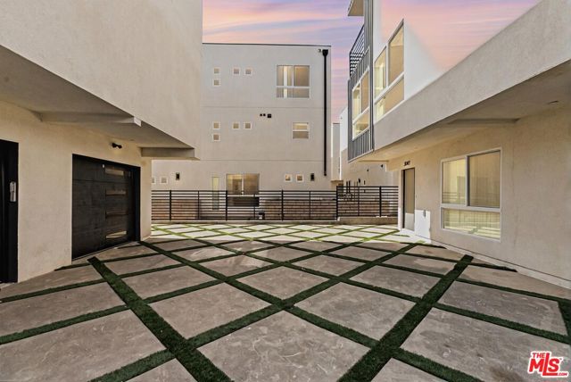2700 Fletcher Drive, Los Angeles CA: https://media.crmls.org/mediaz/5ed06cf9-1bdf-41c2-b339-191f9e2333cd.jpg