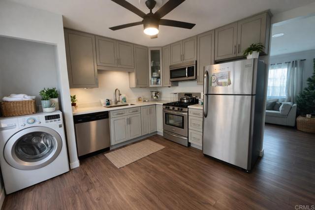 Detail Gallery Image 5 of 9 For Brock Ct, Lemon Grove,  CA 91945 - 4 Beds | 2 Baths