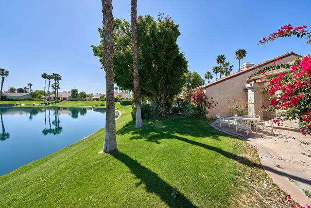 10317 Sunningdale Drive, Rancho Mirage CA: https://media.crmls.org/mediaz/5ed0a675-74e9-4b8a-9ad4-5f185ec5bc5a.jpg