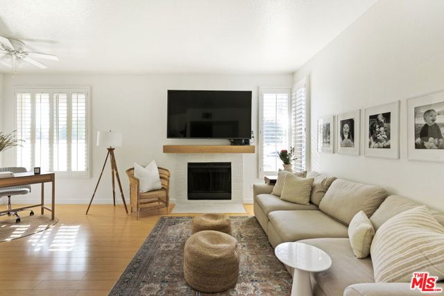 2438 Pleasant Way, E photo 2