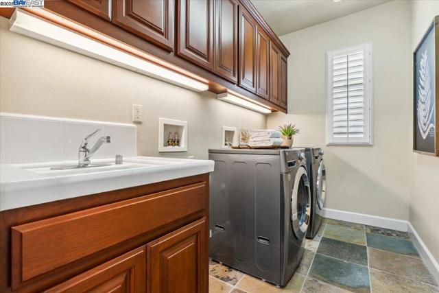 Image 20 of 47 For 2252 Britannia Dr