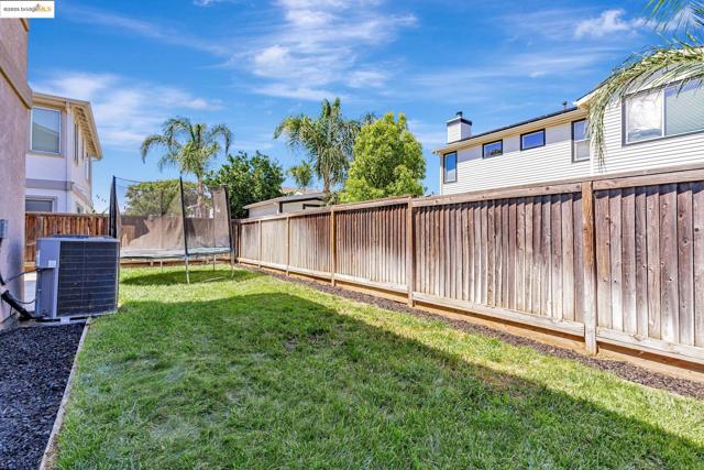 877 Boone Dr, Brentwood CA: https://media.crmls.org/mediaz/5ed18c68-e58f-4984-8b39-524602327999.jpg