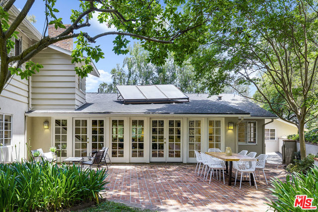 1215 Linda Ridge Lane, Pasadena CA: https://media.crmls.org/mediaz/5ed1b444-1c66-4bbc-a629-f18bad5ef45b.jpg