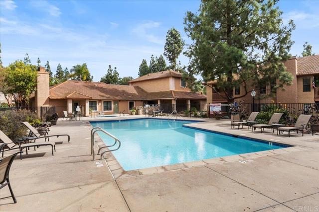 12059 Alta Carmel Ct, San Diego CA: https://media.crmls.org/mediaz/5ed1c66b-2297-4ac1-a2ec-085073453ec4.jpg