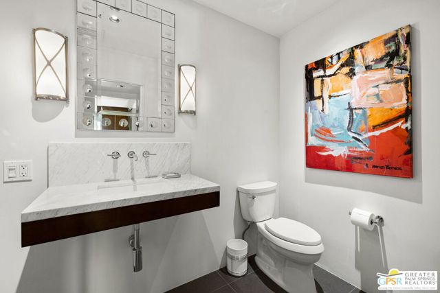 1860 Via Isla, Palm Springs CA: https://media.crmls.org/mediaz/5ed1dcf0-179b-4b40-a533-08255066a5ab.jpg