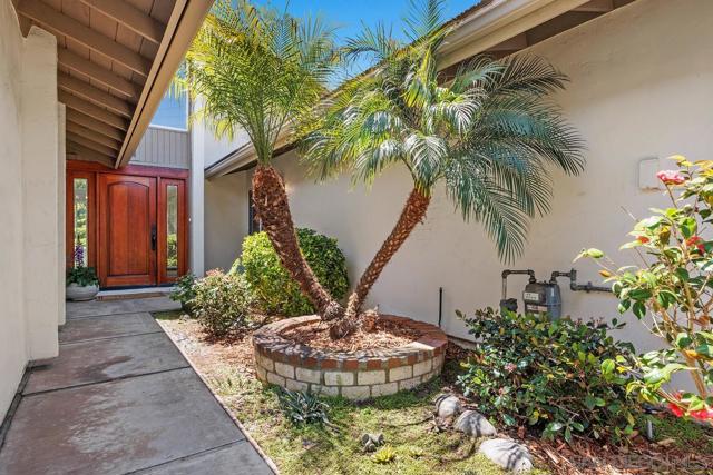 159 Mexicali Ct, Solana Beach CA: https://media.crmls.org/mediaz/5ed1e8bd-4d78-49bc-9559-5c720e082fc7.jpg