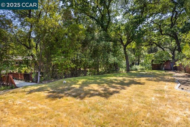216 Castle Glen Rd, Walnut Creek CA: https://media.crmls.org/mediaz/5ed21227-c2b6-4492-8c43-52baffcf2b97.jpg