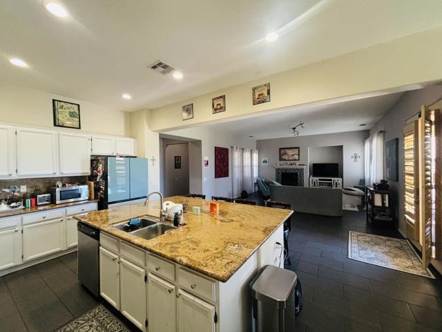 82701 Castleton Drive, Indio CA: https://media.crmls.org/mediaz/5ed23afa-fa4d-46ae-9cbf-9a11a352da58.jpg