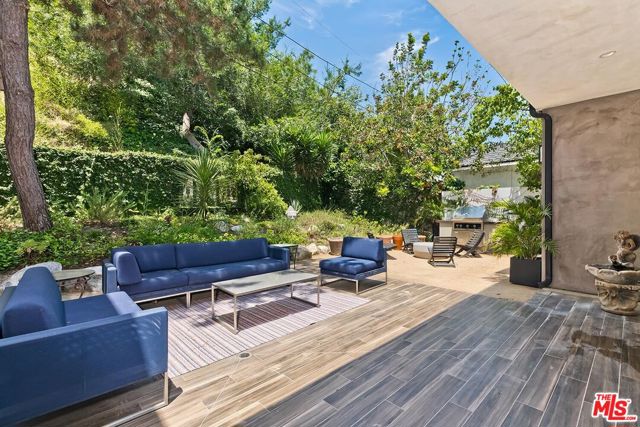 2663 Anchor Avenue, Los Angeles CA: https://media.crmls.org/mediaz/5ed23f7e-860a-46f3-9368-e595fb1eef2a.jpg