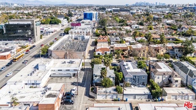 139 N Harper Avenue, Los Angeles CA: https://media.crmls.org/mediaz/5ed26793-9476-4398-a7b3-2ea6cec0bc2b.jpg