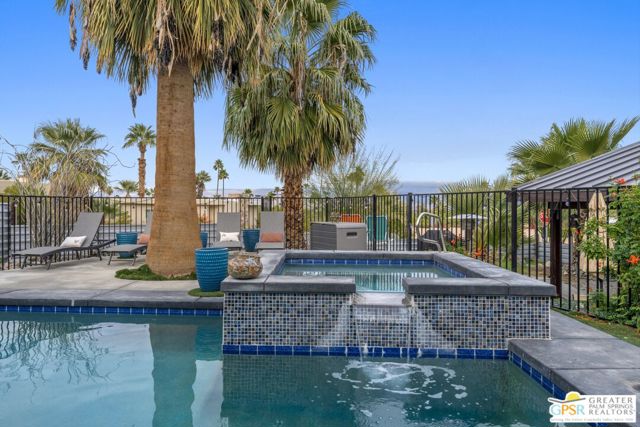 38613 Paradise Way, Cathedral City CA: https://media.crmls.org/mediaz/5ed2e2ff-52f1-4fc8-bf2c-aacc846e971c.jpg