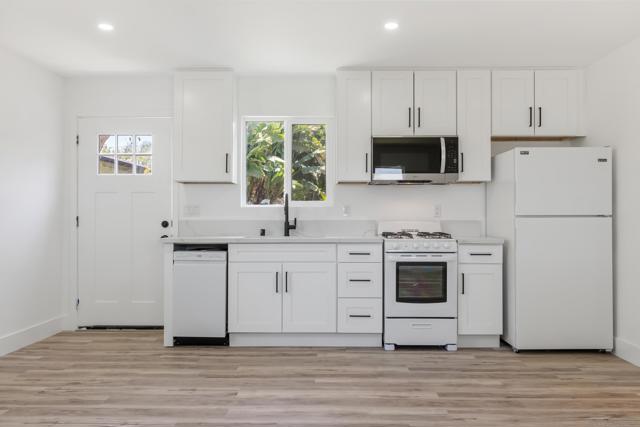 2537 Davis Ave, Carlsbad CA: https://media.crmls.org/mediaz/5ed33f9e-1a96-4e07-9bfd-00ad2bf934d8.jpg