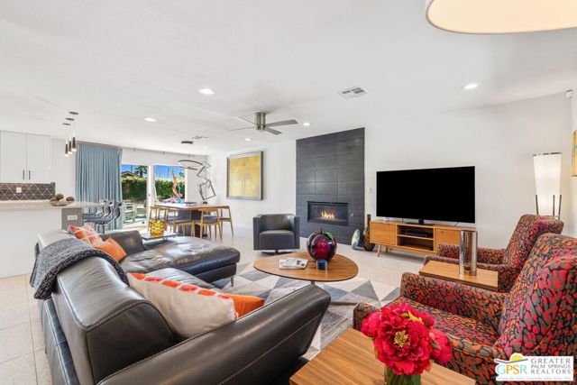 1244 S San Mateo Drive, Palm Springs CA: https://media.crmls.org/mediaz/5ed375e1-ba12-4d8d-b7f8-b2230ecb638a.jpg