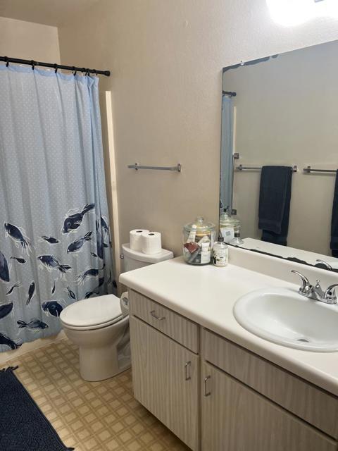 19115 Creekside Place, Salinas CA: https://media.crmls.org/mediaz/5ed4236f-2526-4bbc-8e69-9ba11e2d028c.jpg