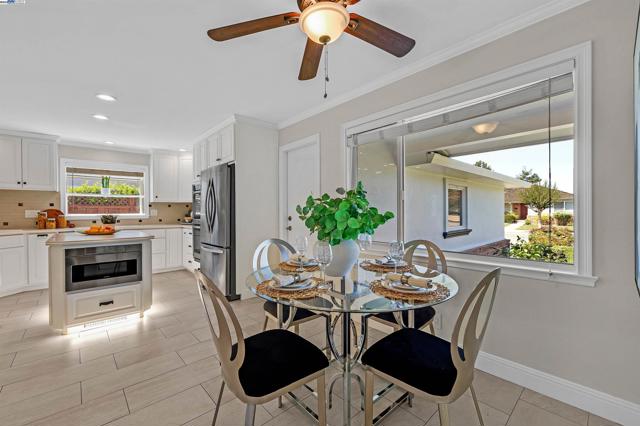 4208 Garland Dr, Fremont CA: https://media.crmls.org/mediaz/5ed450f3-04ac-4806-835b-97bfde791045.jpg