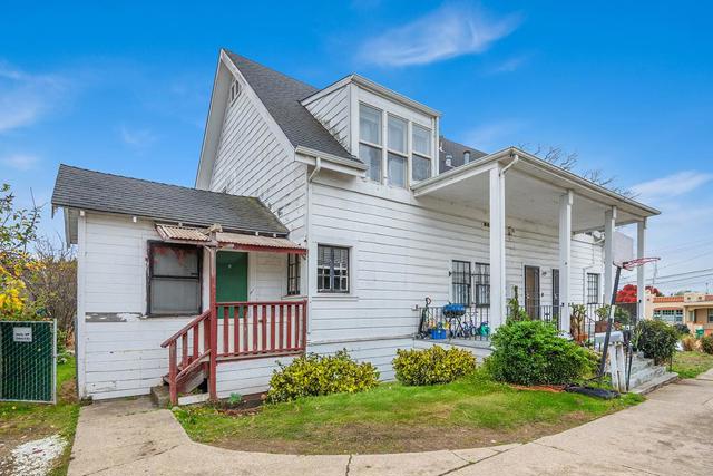 2464 Palmetto Street, Oakland CA: https://media.crmls.org/mediaz/5ed46387-3202-4c6c-bb73-b9199ccd52b5.jpg