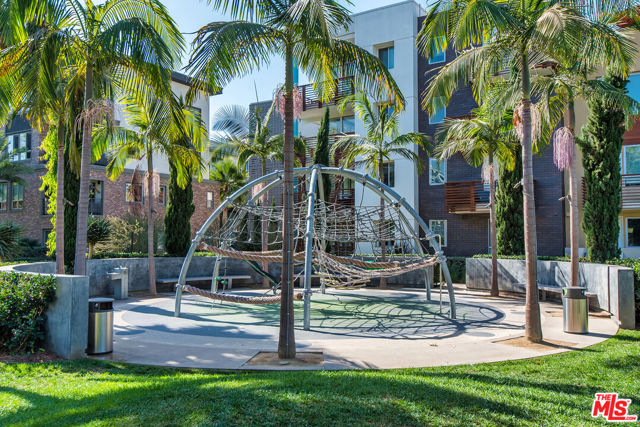 13044 Pacific, Playa Vista CA: https://media.crmls.org/mediaz/5ed48ec9-d7dc-4159-93b7-56887377c6a0.jpg