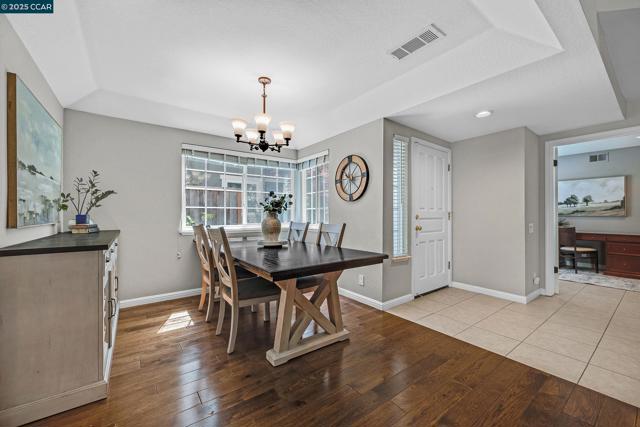 60 Rainbow Cir, Danville CA: https://media.crmls.org/mediaz/5ed517ef-8c99-4553-8c6d-a11c4515915f.jpg