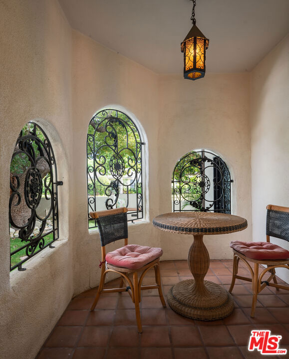 333 Virginia Avenue, Pasadena CA: https://media.crmls.org/mediaz/5ed54628-ed81-4d53-9d47-e736cd6af1db.jpg