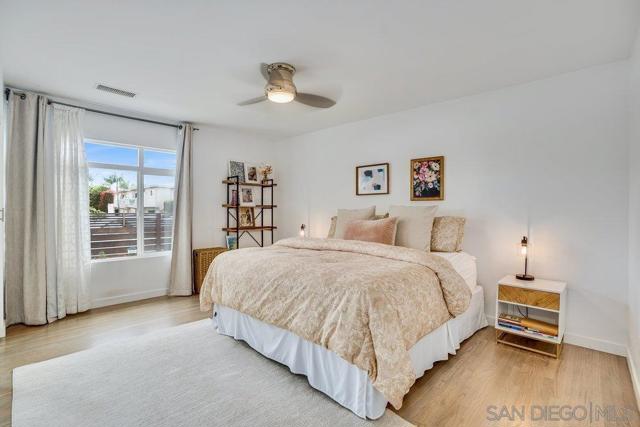 990 92 Laguna Dr, Carlsbad CA: https://media.crmls.org/mediaz/5ed5dbc5-8d6c-4909-b2d3-85abbf804c7d.jpg