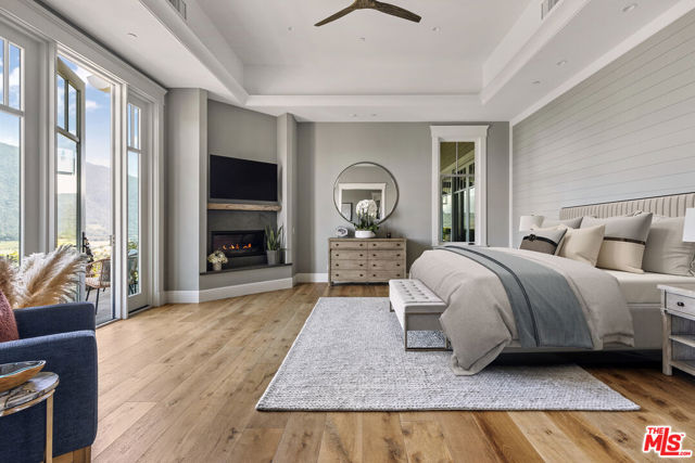 1697 W Potrero Road, Westlake Village CA: https://media.crmls.org/mediaz/5ed5e5df-bbce-406c-a53b-734f76106669.jpg