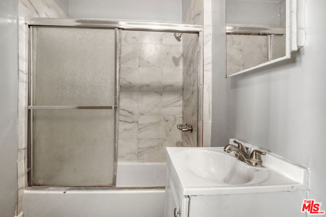 306 N Bixel Street, Los Angeles CA: https://media.crmls.org/mediaz/5ed5e769-9c74-4855-9de5-72028af5bd19.jpg