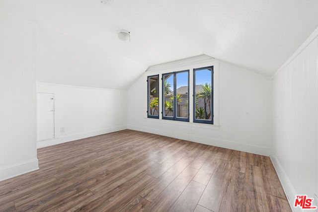 45 Breeze Avenue, Venice CA: https://media.crmls.org/mediaz/5ed5fd23-4a10-4605-b0dd-744f3854cb81.jpg