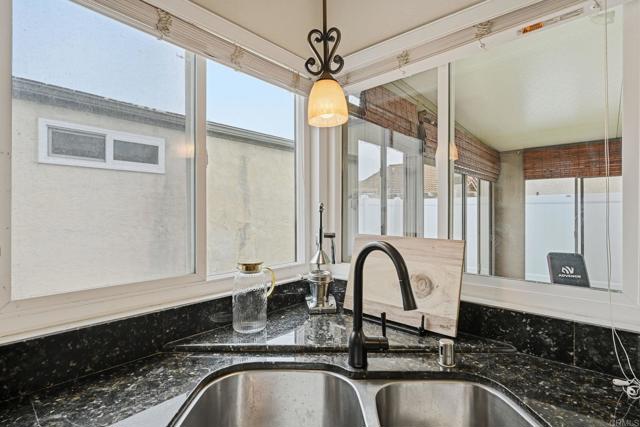 Detail Gallery Image 5 of 46 For 270 Chestnut Way, Oceanside,  CA 92057 - 3 Beds | 2 Baths