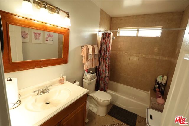 1855 Corinne Avenue, Long Beach CA: https://media.crmls.org/mediaz/5ed6c320-eeb9-49ab-991d-d067befaedff.jpg