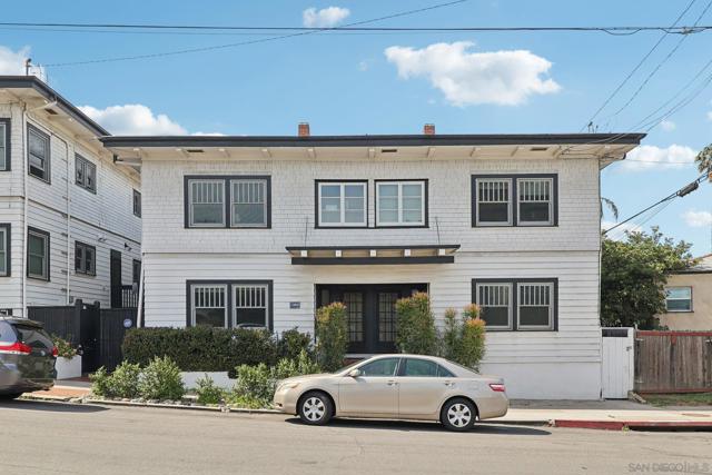 233 Hawthorn St, San Diego CA: https://media.crmls.org/mediaz/5ed71845-2c93-4858-9afc-16af1561a979.jpg