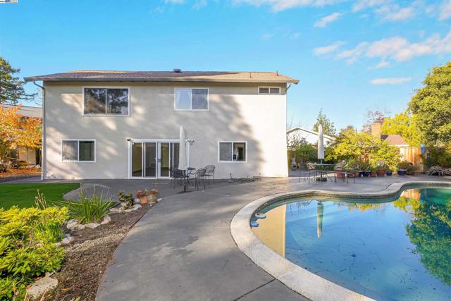 3608 Siskiyou Ct, Hayward CA: https://media.crmls.org/mediaz/5ed7250d-220f-4601-b28a-ad7a24463b8e.jpg