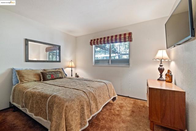 2119 Silverado Way, Arnold CA: https://media.crmls.org/mediaz/5ed741a9-d7e5-4bdc-9dc1-72d662996882.jpg