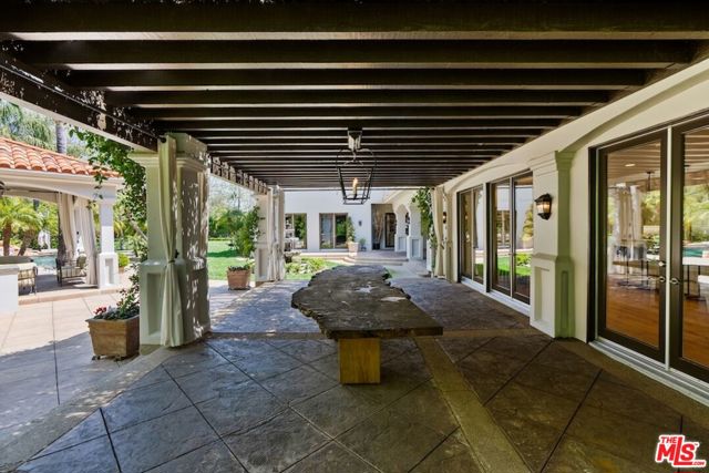 23593 Park South Street, Calabasas CA: https://media.crmls.org/mediaz/5ed84510-4554-44d4-8f5c-1900316caeb6.jpg