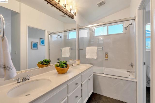 16 Bay Harbor Ct, Richmond CA: https://media.crmls.org/mediaz/5ed8a179-4046-4860-a6c4-2405a1c85eb7.jpg