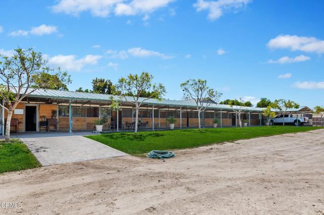 6-web-or-mls-06 - Horse Stables