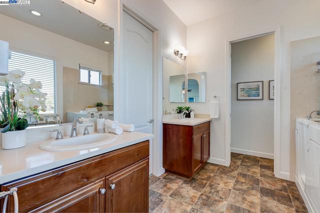 1440 Riva Trigoso Dr, Manteca CA: https://media.crmls.org/mediaz/5ed96816-63a7-44ec-98c3-753f3dae53c8.jpg
