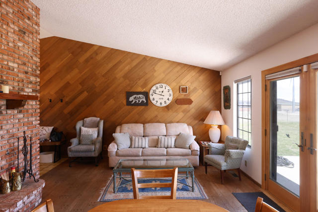 108 Palomino Drive, Big Bear CA: https://media.crmls.org/mediaz/5ed98ec8-a6ef-4ca4-8359-7c249bb3d0d5.jpg