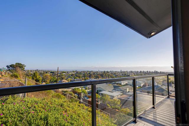 752 Monserate Ave, Chula Vista CA: https://media.crmls.org/mediaz/5eda1447-bf71-4677-b624-519c3cec431a.jpg