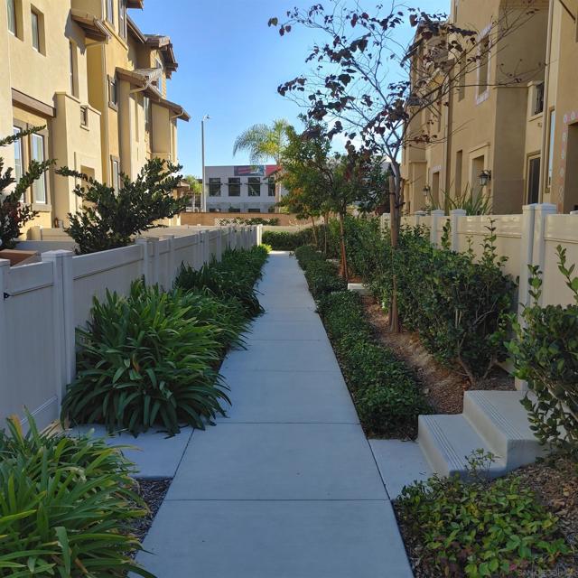 1329 Via Lucero, Oceanside CA: https://media.crmls.org/mediaz/5eda6ae8-d860-4883-8c9b-e3008b073726.jpg