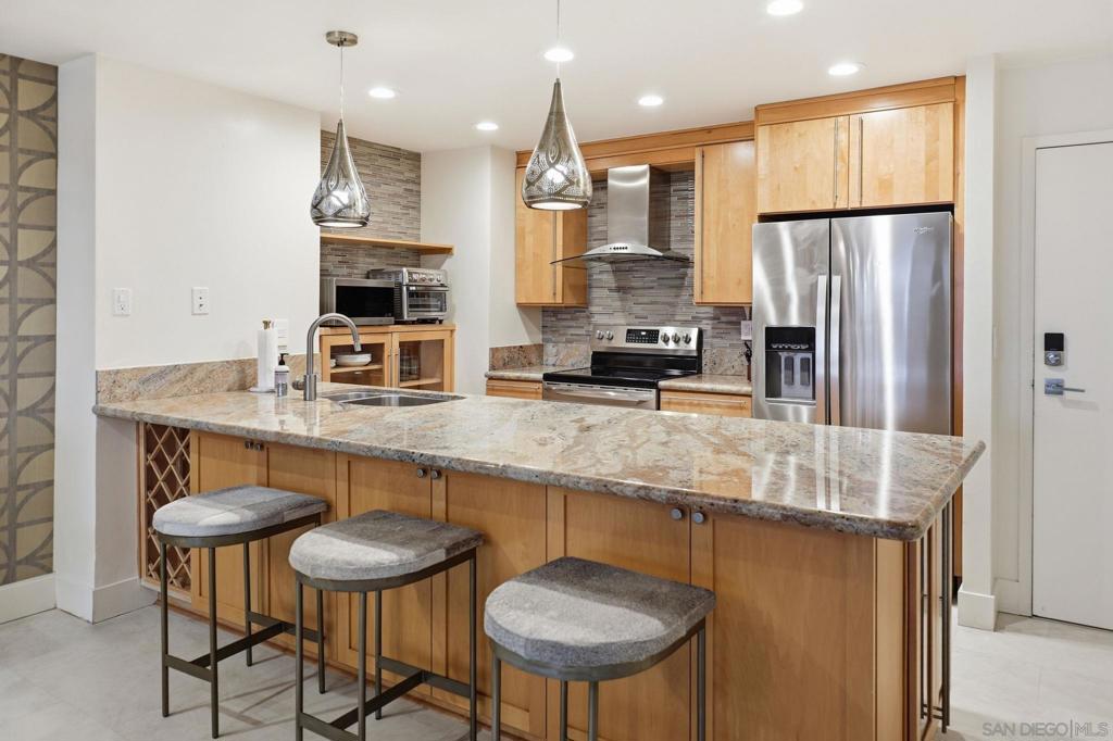 2500 Torrey Pines Rd - photo 6